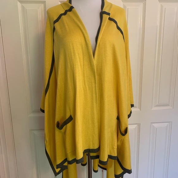 PM EDITOR Pick! Decjuba light wt Blanket Cape Wrap - Picture 2 of 7